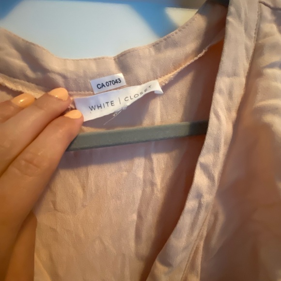 White closet ROMPER Worn 2x. Was in storage and wrinkly - Picture 2 of 4